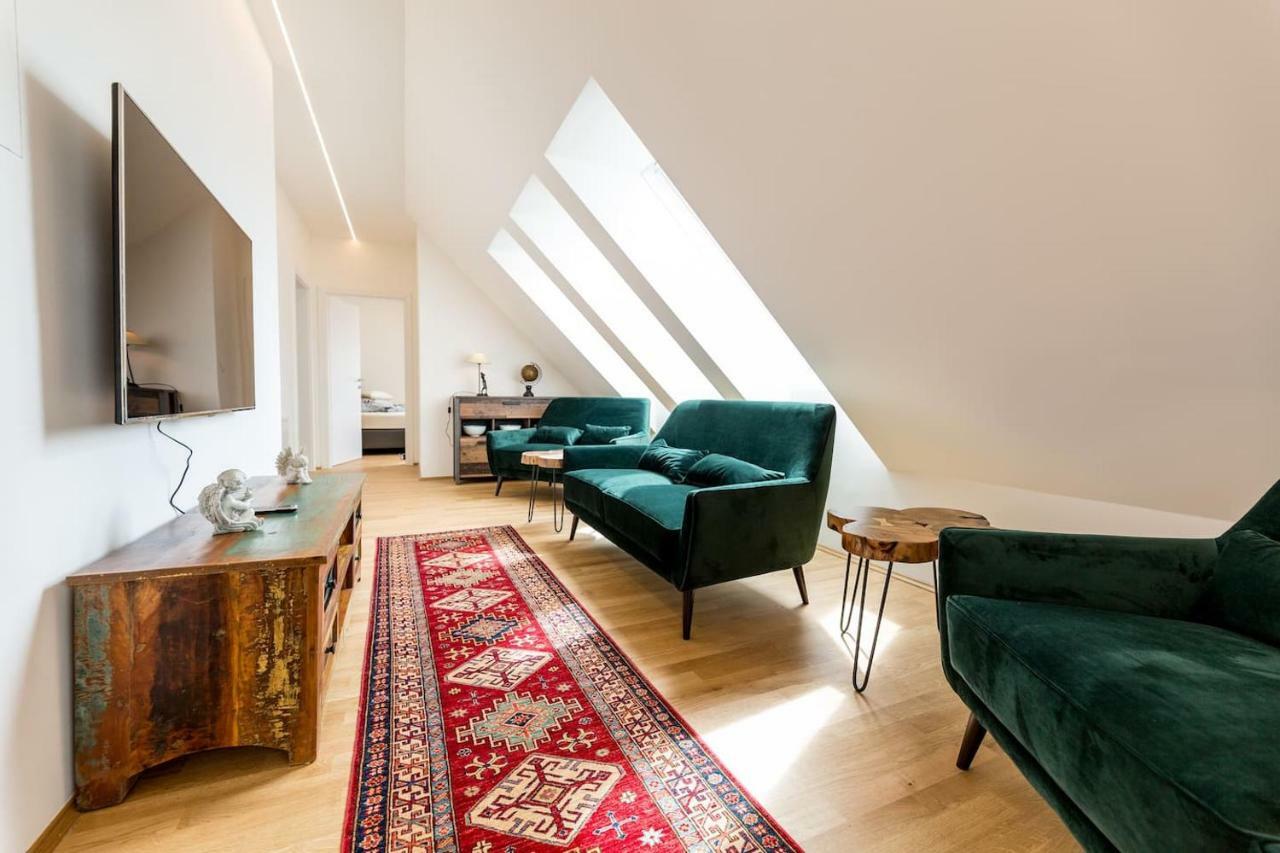 Grosse Dachgeschosswohnung Im Herzen Von Graz Exteriör bild
