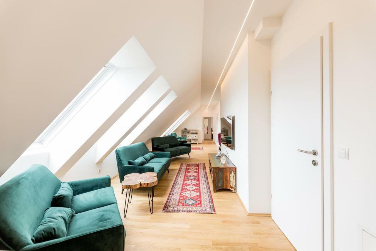Grosse Dachgeschosswohnung Im Herzen Von Graz Exteriör bild